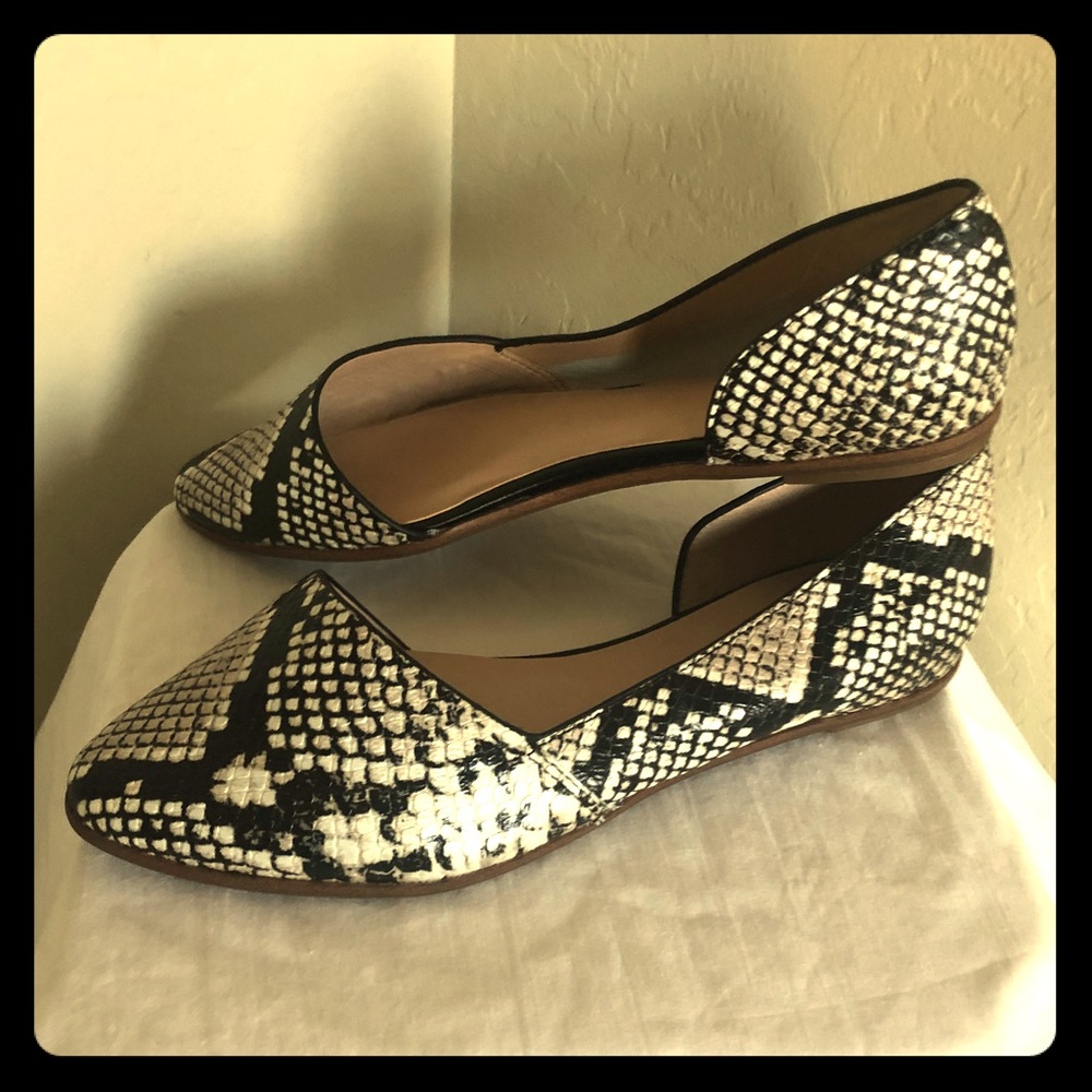 Aldo Snakeskin flats sz6